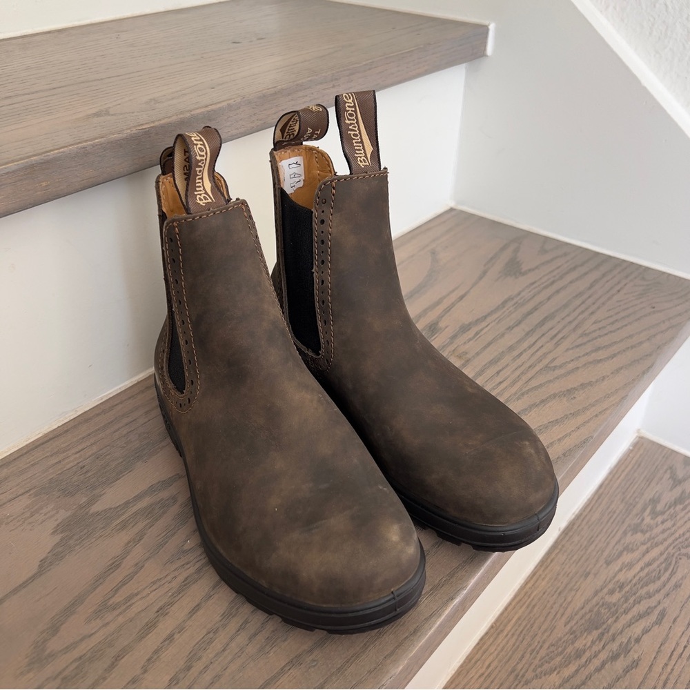 NWOB Blundstone Women’s Originals #1351 High Top Boots in Rustic Brown - Picture 4 of 7